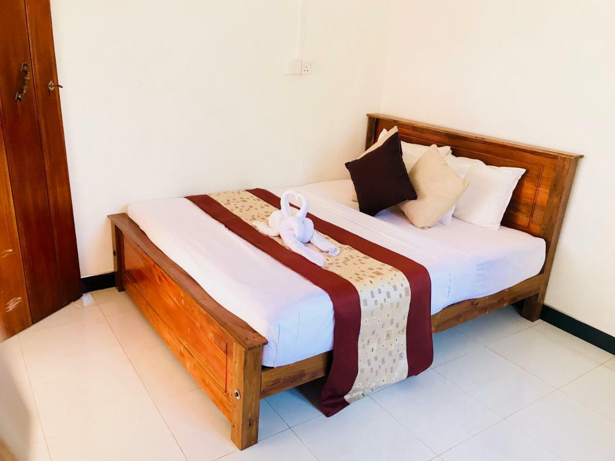 Trinco Relax Hut Hotel Trincomalee Exterior photo