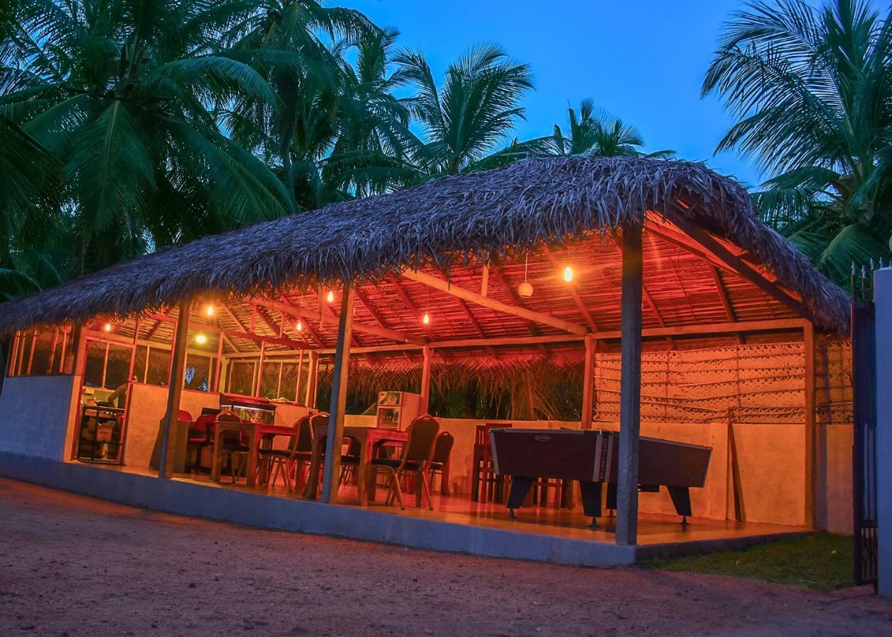 Trinco Relax Hut Hotel Trincomalee Exterior photo