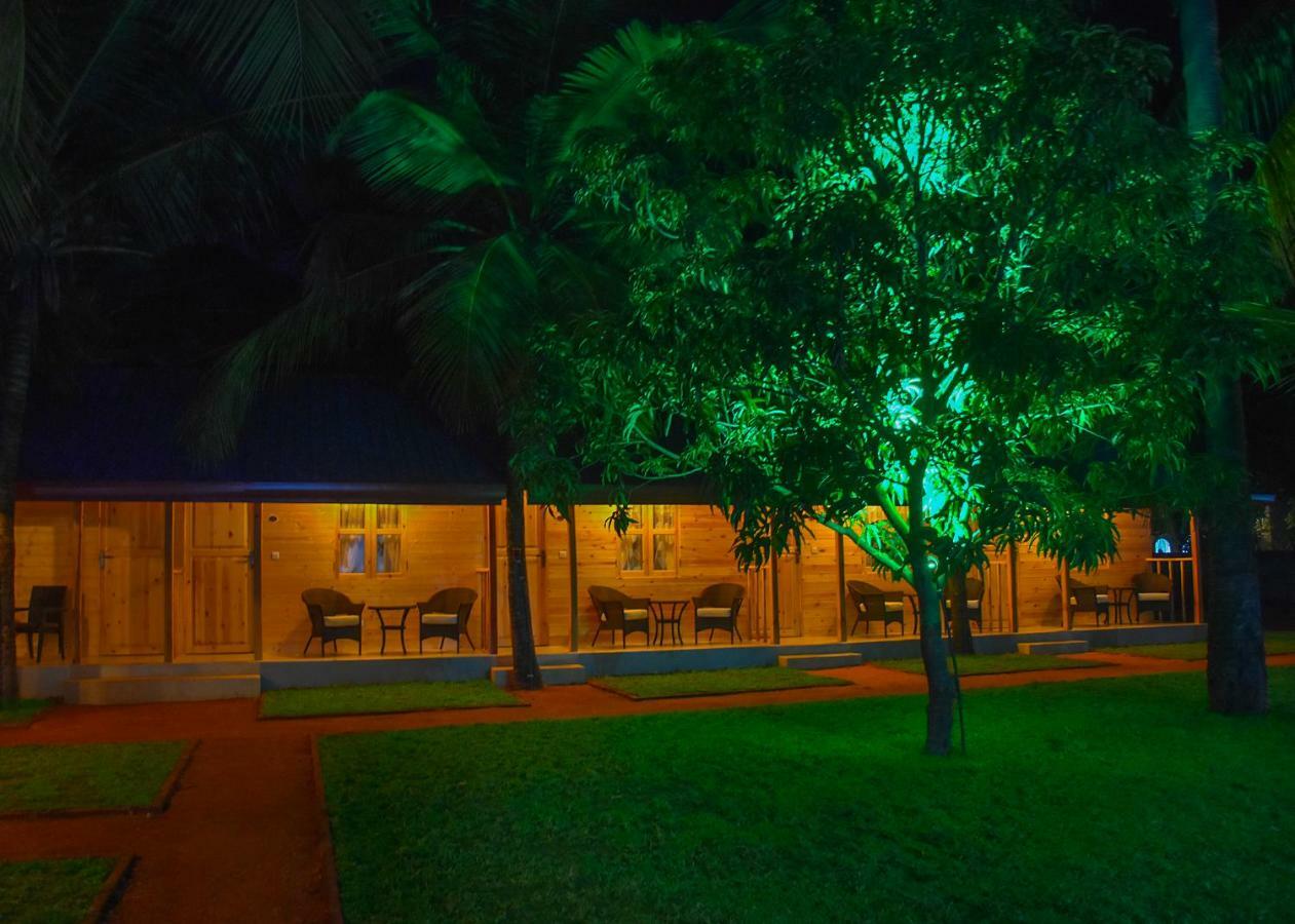 Trinco Relax Hut Hotel Trincomalee Exterior photo