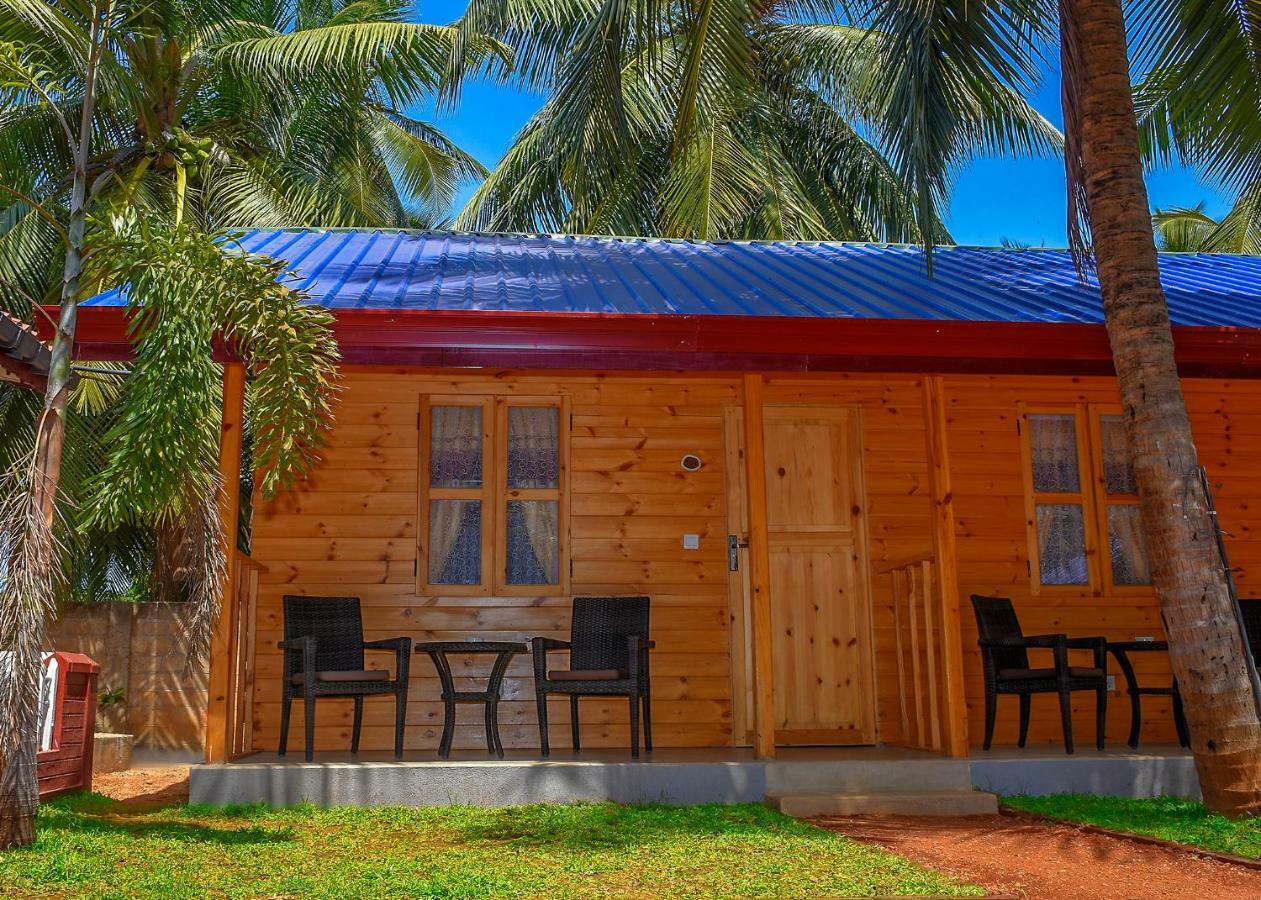 Trinco Relax Hut Hotel Trincomalee Exterior photo