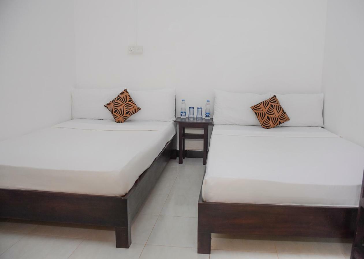 Trinco Relax Hut Hotel Trincomalee Exterior photo